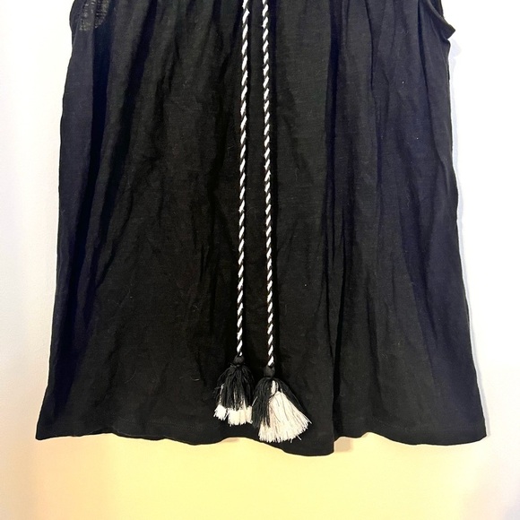 2/$25 - Loft - Black and White Sleeveless Blouse/Top with Geometric Pattern - Picture 4 of 7